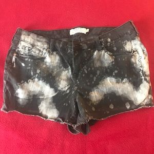 BlackNd white bleach dye shorts